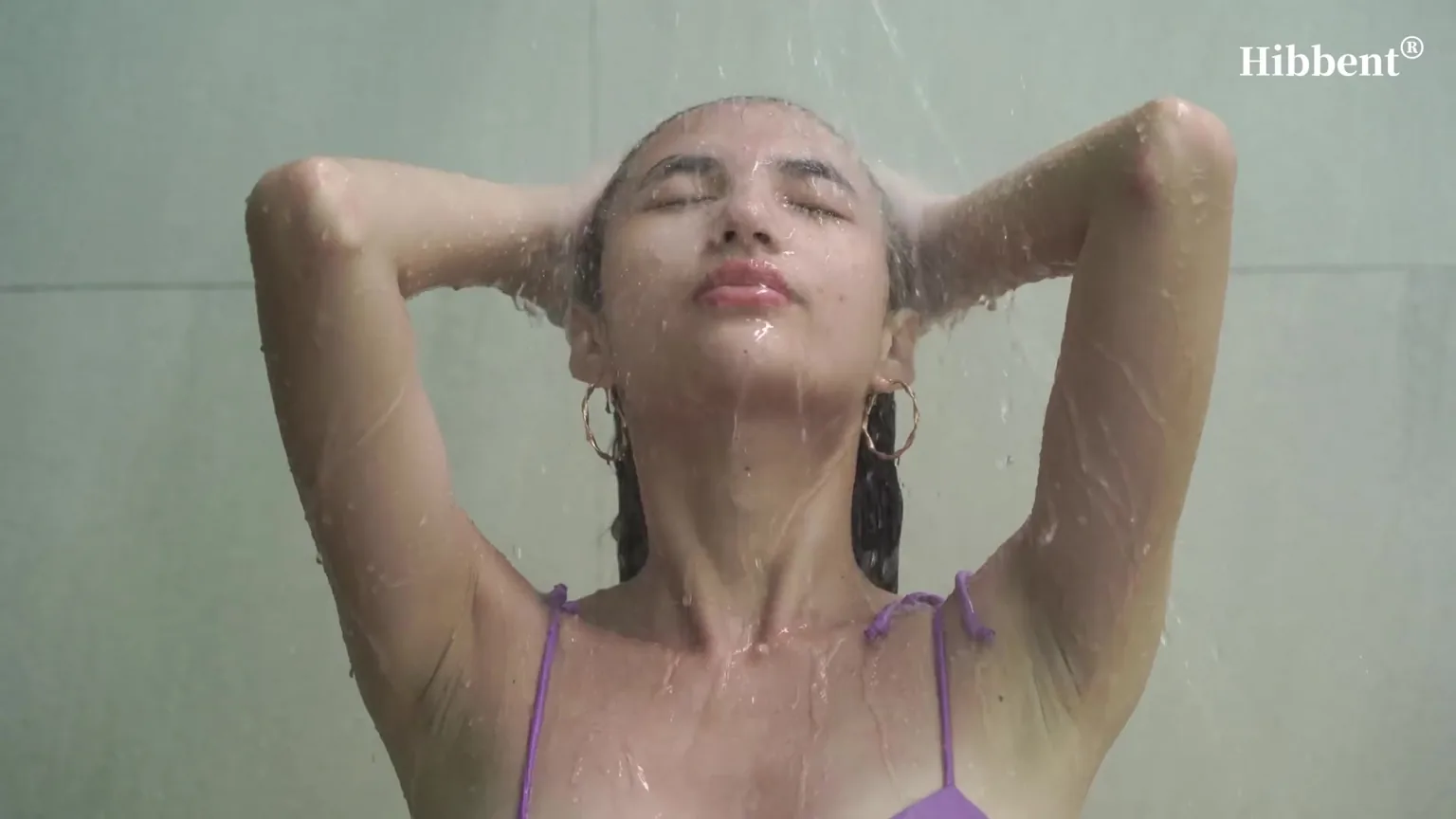 Chuva larga de 157 bicos cobrindo o corpo inteiro