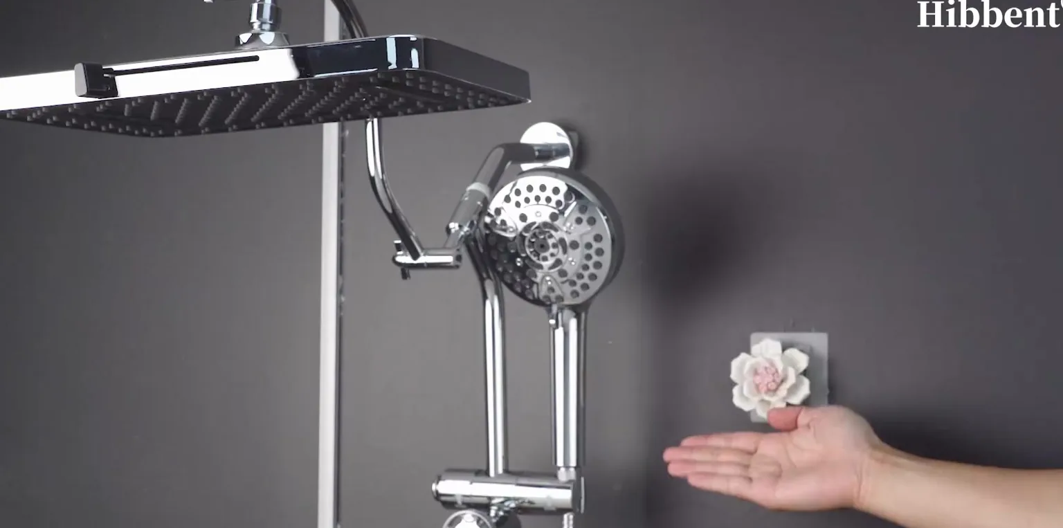 Braço extensor curvo: sobe o chuveiro em até 21 cm mantendo a chuva na horizontal